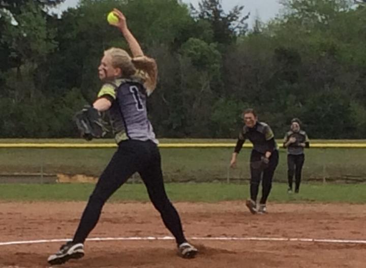 160408 SU softball