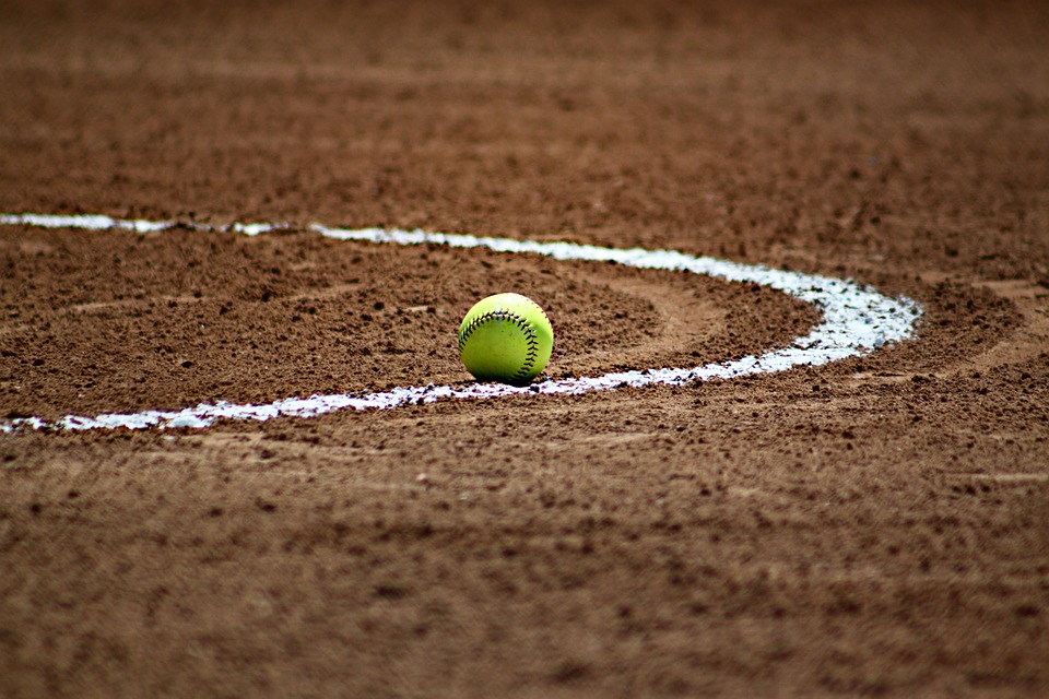 softball stock via Pixabay 180423
