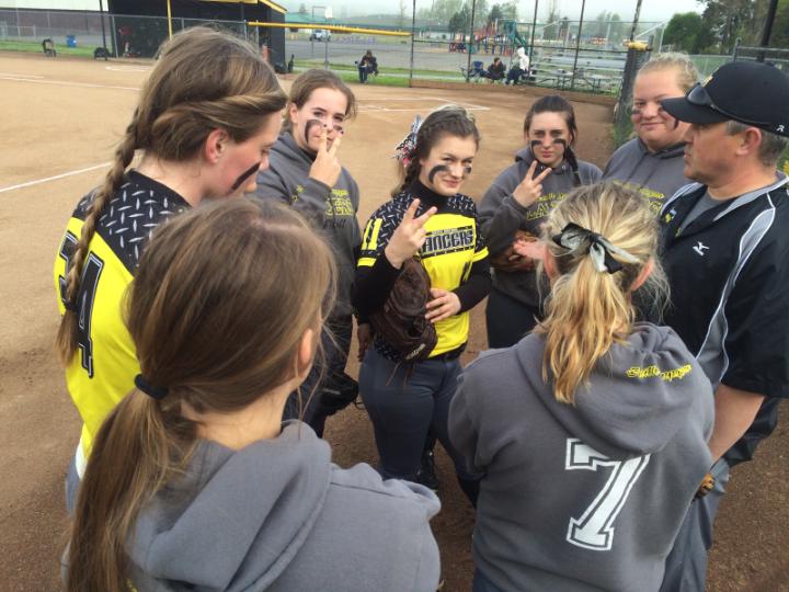 160402 SU softball