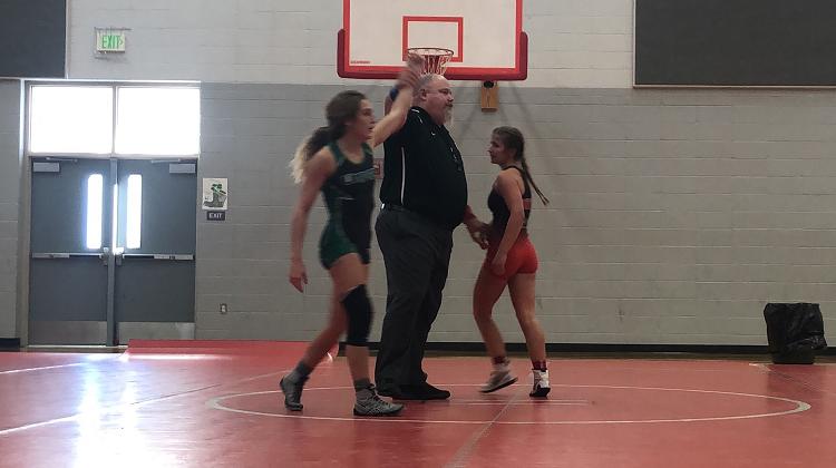 191101 UCC womens wrestling
